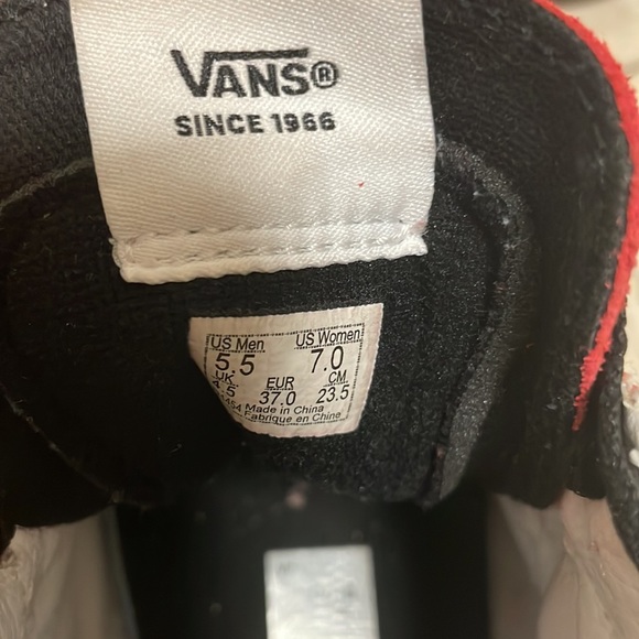 THESE VANS ARE A SIZE 5.5 in kids and it old school and very classic and fire s - Picture 3 of 5